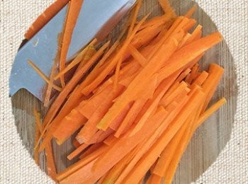 step3: 紅蘿蔔切絲