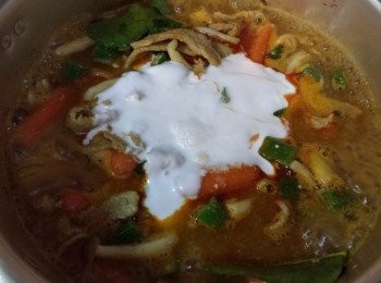 step6: 加入椰汁後煮至滾即可。