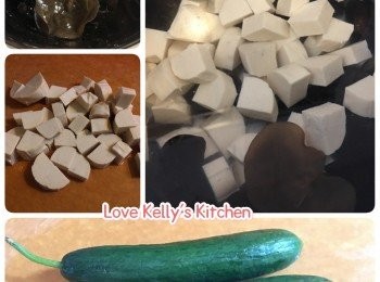 step1: 將貓耳朵雲耳洗乾淨，加入熱水浸30分鐘，浸至軟身便可