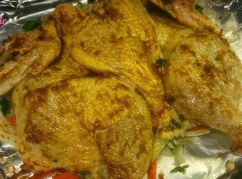 step9: 把塗料塗上雞皮，放２００度焗爐用對流風模式焗１５分鐘再拿出來補塗料。重覆約３次，焗滿１小時即成。