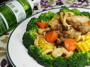 step14: 起鍋後將煮好的菜擺入盤中！有了"Dr's Formula果蔬淨"熱我們輕鬆做好菜，安心吃好菜