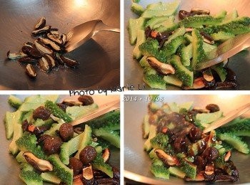 step3: 炒鍋中倒進少許沙拉油
開大火先爆香香菇再將汆燙過的青苦瓜下鍋拌炒
接著放進《茶梅》，淋上些許素蠔油
一起翻炒數下‧‧‧