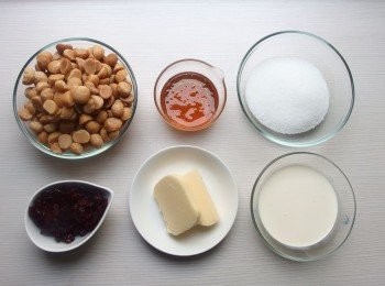 step16: 準備<span class="group_4">焦糖內餡</span>,夏威夷豆先用烤箱以低溫150度c烘烤上色(時間約8-10分鐘),取出放涼。