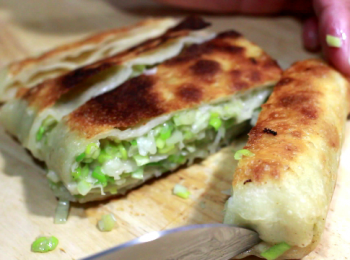 step12: 成品的體積頗大, 切開來享用比較方便。