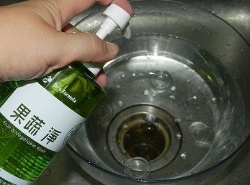 step2: 2公升水加入4ml的Dr's Formula果蔬淨(約按兩下)