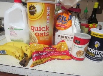 step1: 香蕉加入泡打粉一起用叉子壓爛。