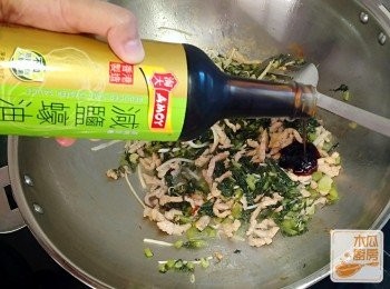 step5: 可用淘大減鹽蠔油1湯匙來調味