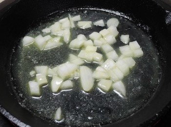 step4: 再下洋蔥丁快炒