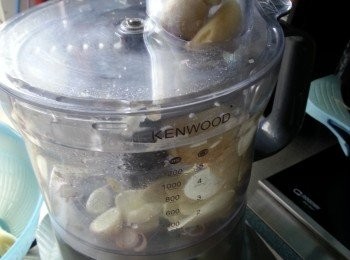 step4: 將子薑切薄片(我用食物處理器切片比較快)