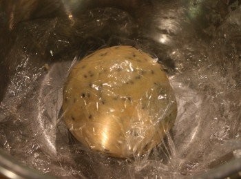 step4: 將麵糰蓋上保鮮膜，醒 20分鐘。