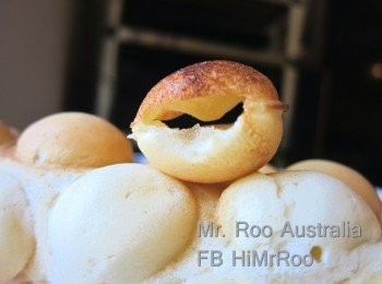 step7: 5. 如果你又係想搵插電座枱機, 搵部底面都有腳的, 咁反既時候就方便的, 可以將部機企係枱面, 同埋搵個可以扣住個開口既。