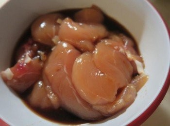 step1: 里肌肉少許醬油米酒抓醃