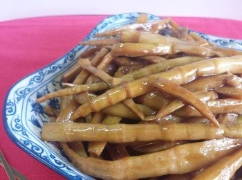 step4: 加入<span class="group_2">醬料</span>後轉用小火燜煮15分鐘，即可。