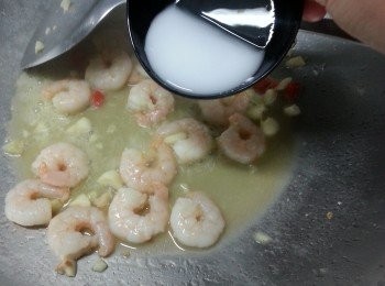 step10: 用1茶匙生粉加少許清水埋芡