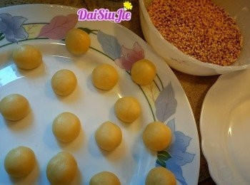 step5: 用磅把麵團分成20粒（10g一粒）搓圓。