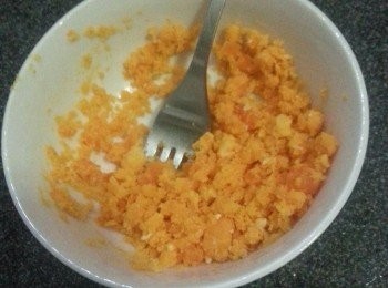 step2: 用叉搗爛待用