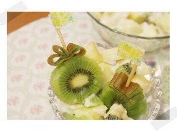 step6: 奇異果是主角的優格水果沙拉^^" 奇異果的造型很適合家裡有客人時~很可愛吧!!