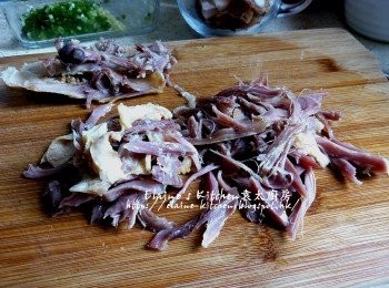 step11: 臘鴨脾撕成絲