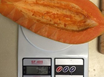 step1: 木瓜洗淨後切半去籽