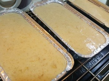 step6: 將生熟糊倒入糕盆中，猛火蒸20分鐘即可。