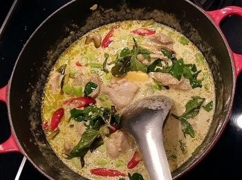 step8: 加入椰漿燉煮後,口感微辣又椰香味十足,非常下飯喔!