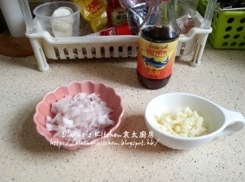 step1: 蒜蓉 , 乾蔥頭去衣剁成蓉