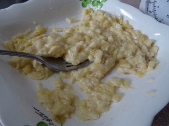 step2: 香蕉用叉壓爛