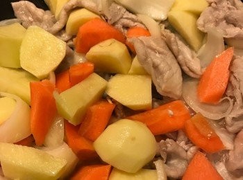 step5: 加入紅蘿蔔和薯仔