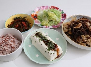 step4: 上碟後可加入少許麻油提味。