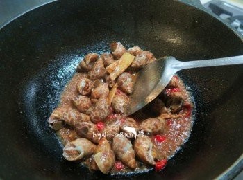 step5: 加入辣椒調好的醬汁收汁入味