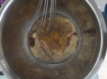 step1: 香蕉脫皮後用叉壓成泥蓉
