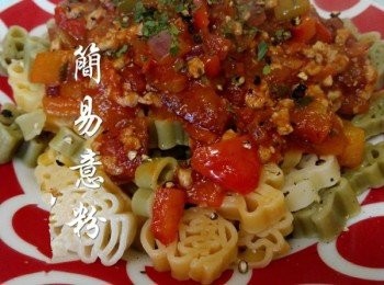 step3: 撈起後放入盤中後，再倒入剛剛做好的意大利面醬--Pasta Sauce，可以上桌了！