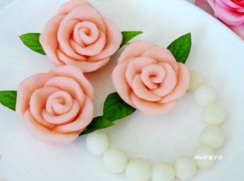 step7: 將剩下的馬鈴薯泥捏成小圓球當成真珠項鍊