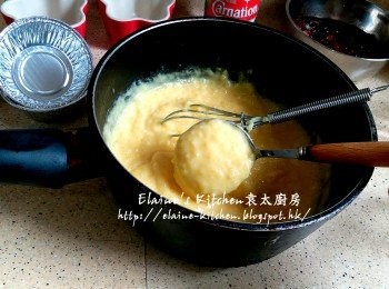 step6: 用慢火一路煮一路拌勻煮至濃稠 , 熄火加入西米拌勻