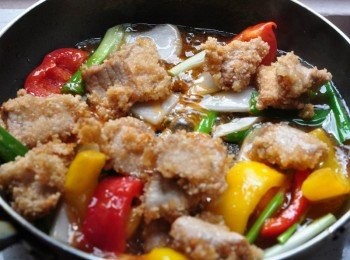 step8: 最後放入里肌肉片過一下茄汁即可起鍋