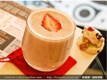 step4: 最後用果汁機將所有<span class="group_1">食材</span>充分攪拌均勻，即可立即享用！