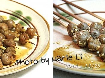 step4: 出爐後灑上些許檸檬椒鹽和白芝麻
香Q味美的《燒烤虱目魚胗》輕鬆完成了

孜然獨特的濃郁氣味搭上芝麻的香味
龍珠魚胗本身的Q彈口感
讓每一口咀嚼起來都是一份驚喜的享受~