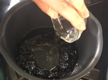 step5: 將所有醬汁煮滾。 （請記煮醬汁時，糖煮溶立即熄火，放涼備用。）