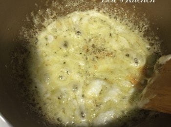 step2: 不斷攪拌至棉花糖全數融化，
可能有一些氣泡不過沒關係，不影響口感