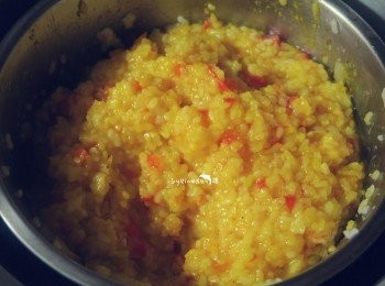 step4: 跳起後攪拌均勻倒入蛤俐 外鍋再加半杯水 讓蛤俐熟成(約8分鐘)