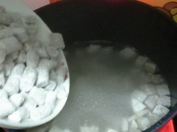 step7: 倒入芋圓煮至浮起