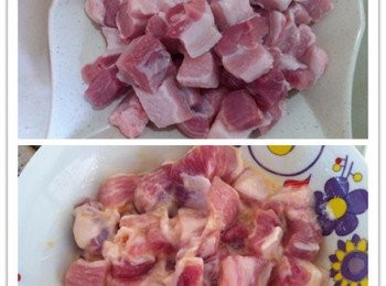 step2: 將花肉洗淨切塊，加入蛋，鹽巴和玉米粉腌製30分鐘。