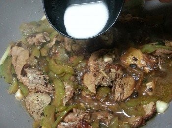 step11: 用1茶匙生粉開少許水打芡