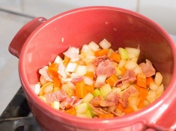 step4: 之後下西芹及甘筍多炒約 2 分鐘