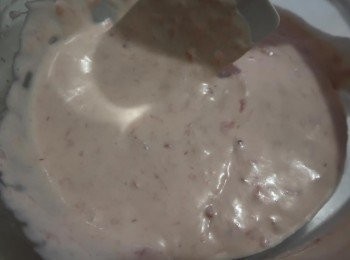 step9: 混合完成後，草莓慕斯糊即完成。