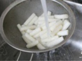 step5: 撈起過冷水沖洗一遍，防止粘連