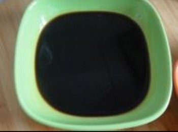 step4: 料酒1勺、醬油2勺、白糖3勺、醋4勺、清水5勺調成調料汁。