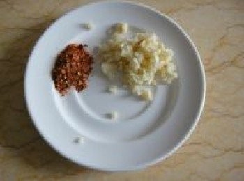 step4: 準備辣椒面和蒜泥