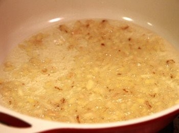 step1: 熱油後倒入薑末煸出香氣後熄火