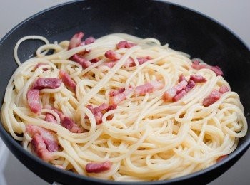 step4: 然後下意粉拌勻，熄火